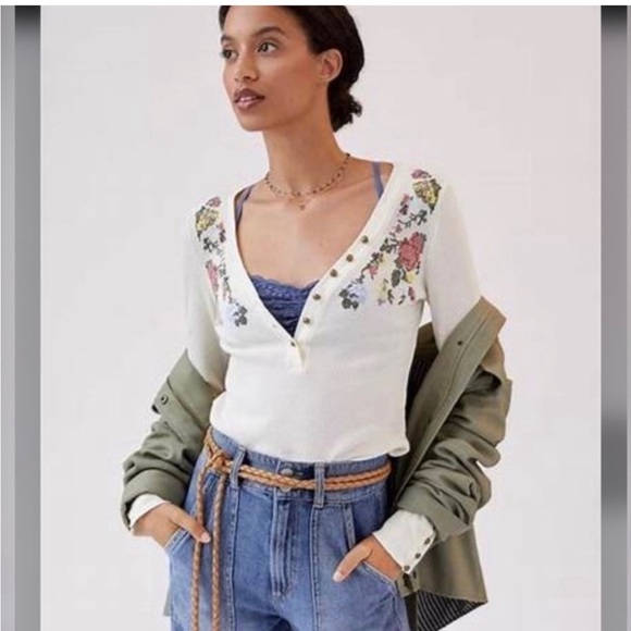 Anthropologie Tops - ANTHROPOLOGIE Pilcro Embroidered Floral Thermal XS Long Sleeve